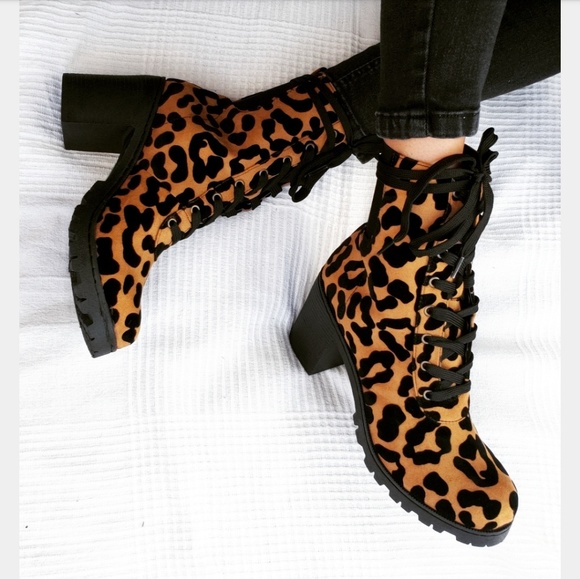 🚨END OF SUMMER SALE// Boots leopard lace up - Picture 2 of 8